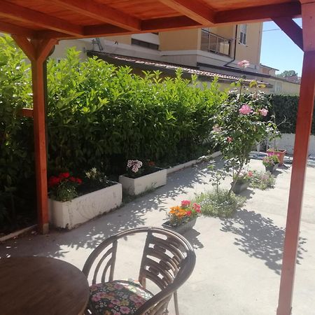 Villa Aurora Fronte Spiaggia Пескара Стая снимка
